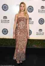 Amber Heard shkëlqen në mbrëmjen gala të “Art of Elysium”