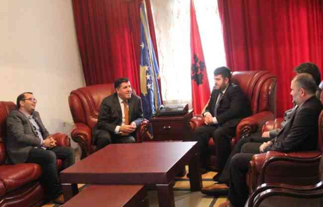 Kryetari i Gjilanit Lutfi Haziri ka konfirmuar se po punohet lidhur me dislokimin e varrezave të reja dhe po presin që Qeveria e Kosovës t’ua lejoj vendin