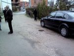  Rruga e pashtruar me gropa dhe puseta e hapur shqetësojnë banorët e rrugës  “Avdulla Presheva”