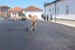  Fillojnë punimet në asfaltimin e parkingut në oborrin e QKMF-së në Viti