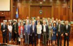  Ndërkombëtarët arrijnë në Kosovë, nesër vëzhgojnë procesin zgjedhor
