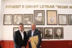  Në foajenë e teatrit të Gjilanit shfaqet “Këndi i Beqir Musliut” me laureatët e çmimit letrar
