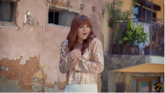  Edona Llalloshi publikon këngën e re “Çka m’bane”