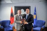  Kryeministri Haradinaj priti kryetarin e OVL të UÇK-së, Hysni Gucati