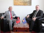  Ministri Rrustem Berisha priti ambasadorin e Republikës së Shqipërisë, Qemal Minxhozi