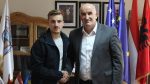  Kreu i Vitisë Sokol Haliti priti në takim futbollistin Fatlind Azizi