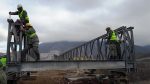  Xhenierët e FSK-së montojnë urën metalike “Mabey Johnson’’ në Shqipëri