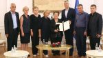  Presidenti Thaçi dekoron familjen Demaçi me medalje presidenciale