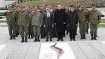  FSK bënë homazhe te varri i Komandantit Legjendar Adem Jashari