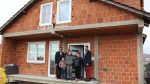  Komuna me donatorët ia ndërtojnë shtëpinë dhe bashkojnë familjen shtatë anëtarëshe të Rrahim Korçës