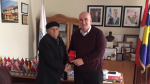  Kaltrin Beqiri, i mbijetuari i masakrës së Dubravës dekorohet nga kryetari i Vitisë