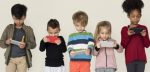  Angli: Fëmijët që përdorin telefonin po mbesin pa prindër