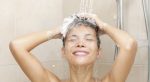  Kujdes fytyrën gjatë dushit, kjo është koha ideale e pastrimit