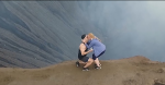  Propozim martese në maje të vullkanit 2 km