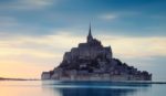  Interesante, 1500 kështjella në shitje në Francë