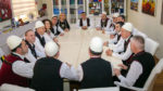  Lutfi Haziri mban mbledhje me drejtorët me veshje tradicionale