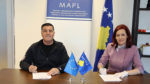  Haziri nënshkruan marrëveshje me MAPL për rehabilitimin e rrugës, trotuarit dhe ndriҫimit në Pogragjë