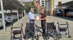  Gjilani pranon karroca për personat me aftësi të kufizuara nga bashkatdhetari, Arsim Imeri