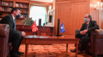  Kryeministri Hoti pritet me ceremoni të lartë shtetërore në Maqedoninë e Veriut