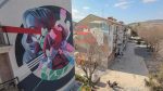  Përfundojnë dy muralet në Kamenicë nga artistët spanjoll