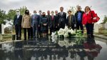  Kryeministri Kurti vuri kurora lulesh dhe bëri homazhe para varrit të profesorit Ejup Statovci