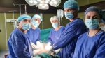  Në Kirurgjinë Vaskulare është kryer një operacion te një pacient me aneurizëm të aortës së barkut në nivel të arterieve renale