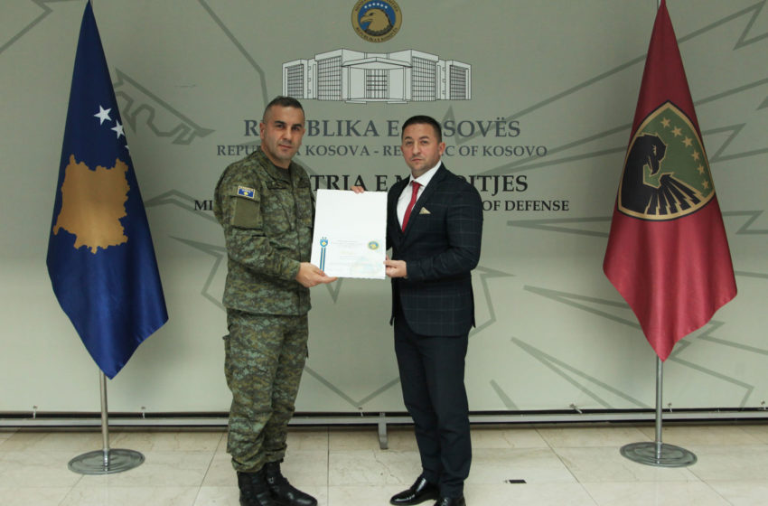  Medalje dhe mirënjohje për zyrtarët dhe ushtarakët e FSK-së dhe për ata të Ministrisë së Mbrojtjes