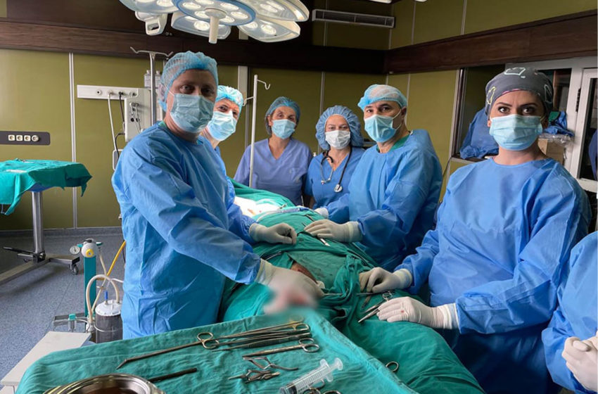  Në Klinikën e Kirurgjisë Vaskulare është kryer një operacion i rrallë dhe i ndjeshëm
