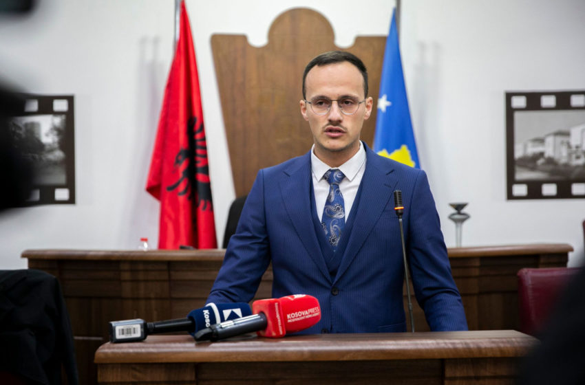  Alban Hyseni merr detyrën e kryetarit të Komunës në Gjilan