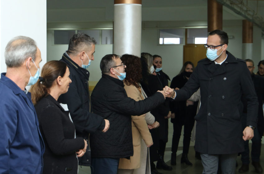  Kryetari Alban Hyseni takohet me stafin e Drejtorisë Komunale të Arsimit