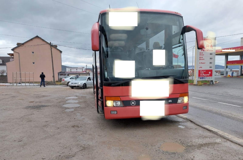  Gjilan: Policia gjatë zbatimit të masave anti-covid shton kontrollet në autobusë