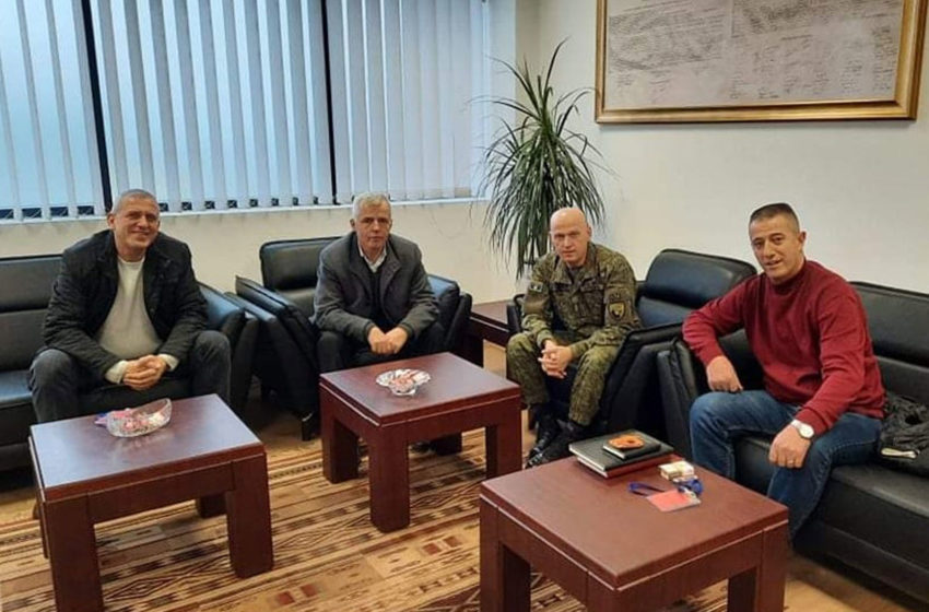  Drejtuesit e OVL e UÇK-së uruan Gjeneral Jasharin për marrjen e detyrës së Komandantit të FSK-së