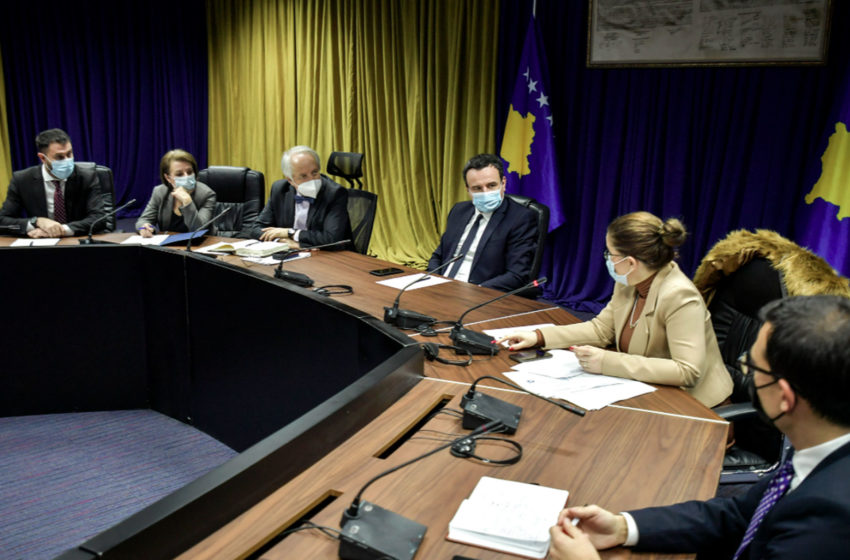  Kryeministri Kurti mori pjesë në takimin e Komitetit për koordinim dhe vlerësim të situatës me pandemi