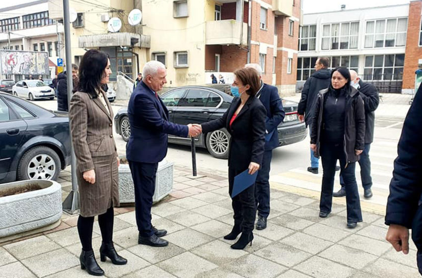  Ministrja Gërvalla njoftohet për diskriminimin e vazhdueshëm që u bëhet qytetarëve të Luginës