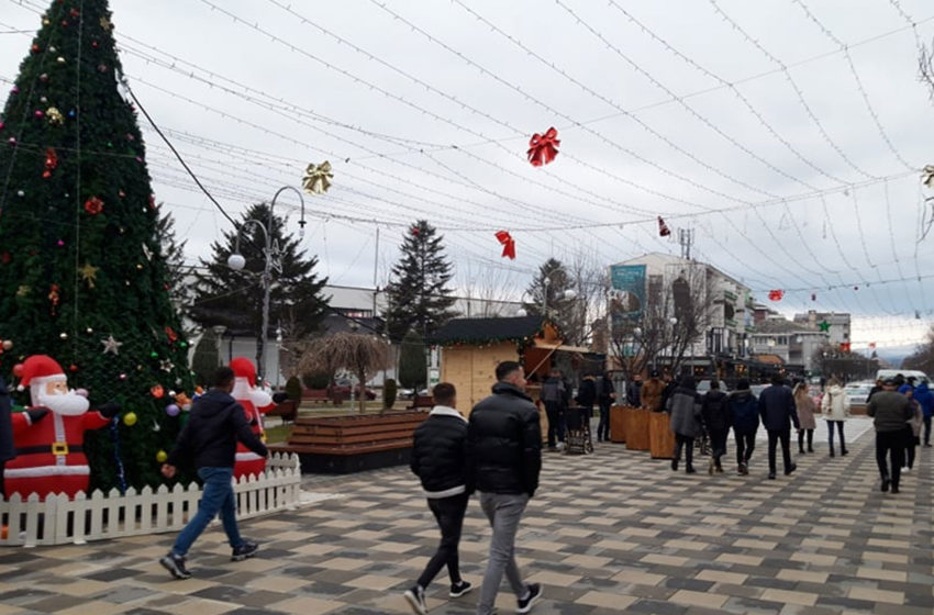  Komuna e Vitisë del me njoftim për ndezjen e dritave festive në sheshin e Vitisë