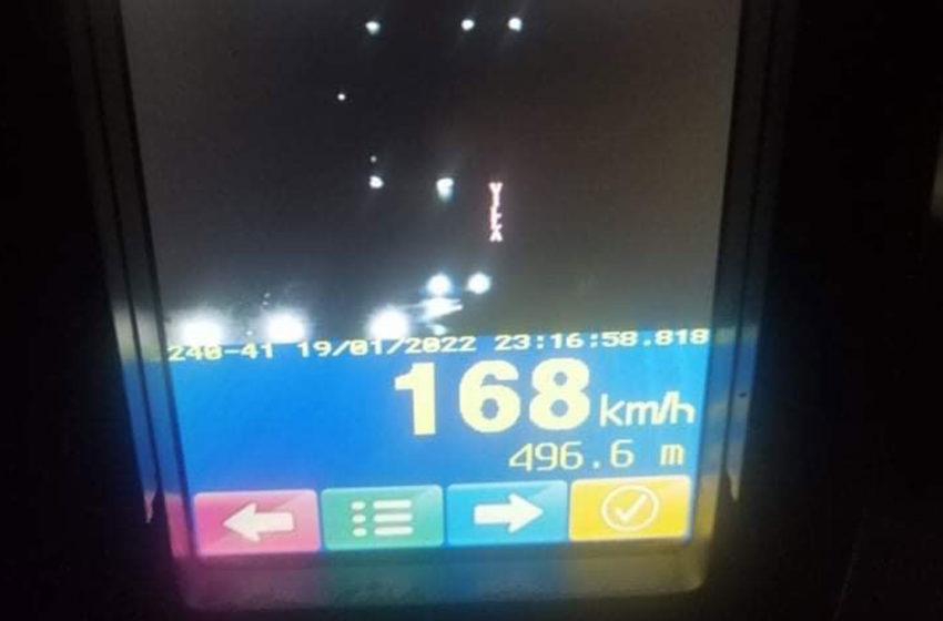  Gjobitet shoferi që voziste 168 km/h aty ku kufizimi i shpejtësisë ishte 80 km/h