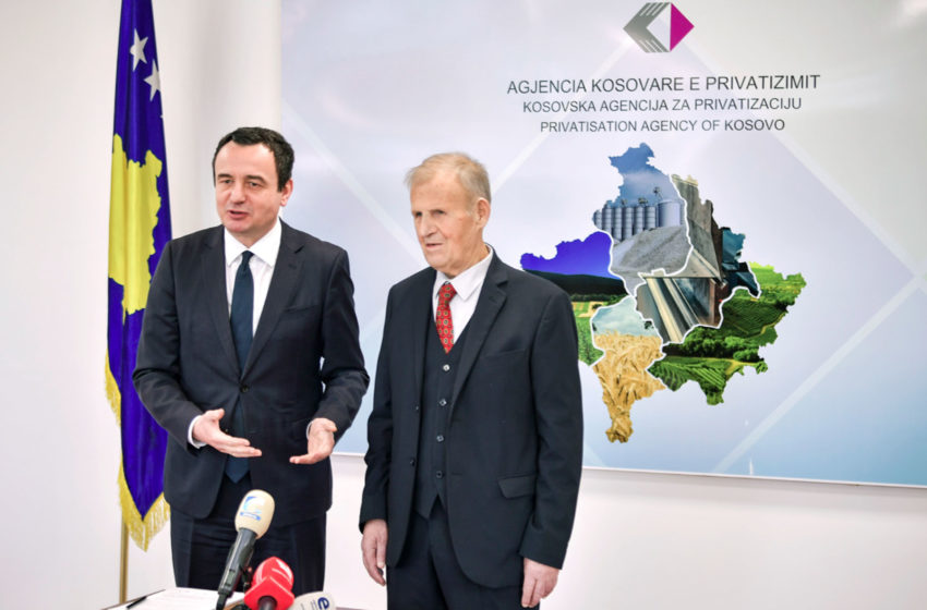  Kryeministri Kurti vizitoi Agjencinë Kosovare të Privatizimit