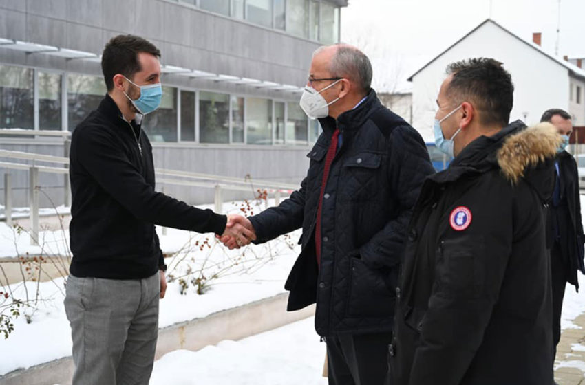 Kryetari i Kamenicës, Kadri Rahimaj ka pritur në takim Shefin e Misionit të OSBE-së në Kosovë, Michael Davenport