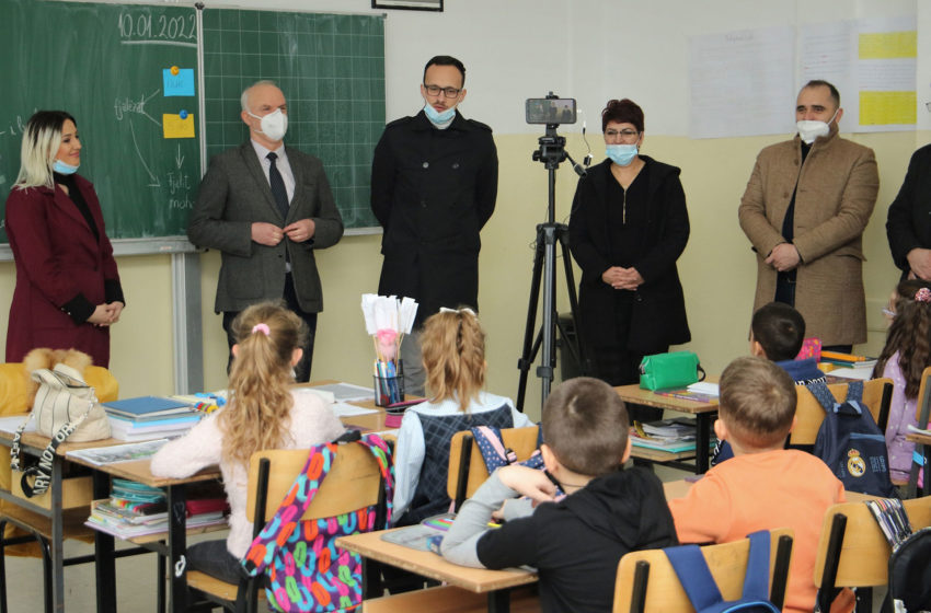  Kryetari Alban Hyseni vizitoi shkollën ‘Abaz Ajeti’ dhe i përgëzoi nxënësit për fillimin e gjysmëvjetorit të dytë