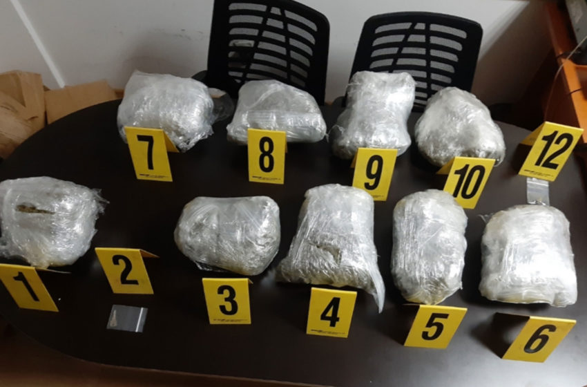  Antidroga e Policisë arreston një të dyshuar, i zbulon mbi 10 kilogram drogë të fshehur në një bunker në lokalin e tij