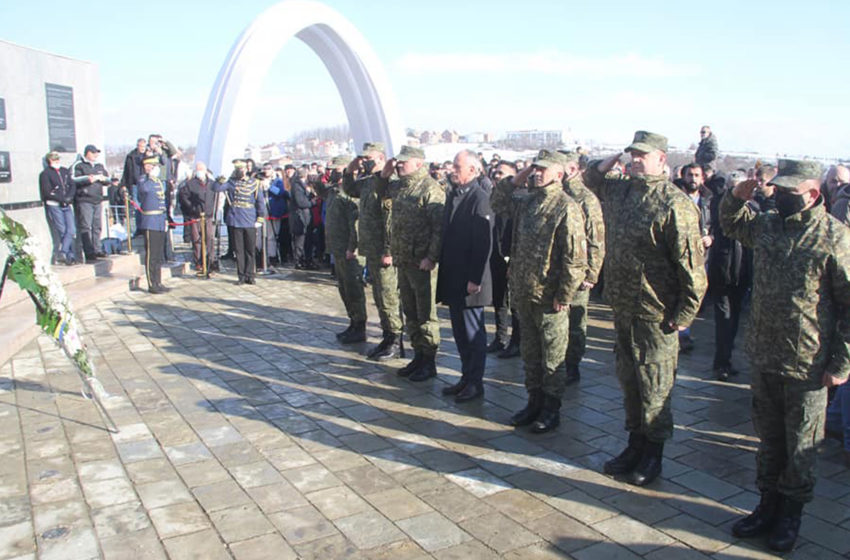  Forca e Sigurisë së Kosovës bënë homazhe në kompleksin memorial në Reçak