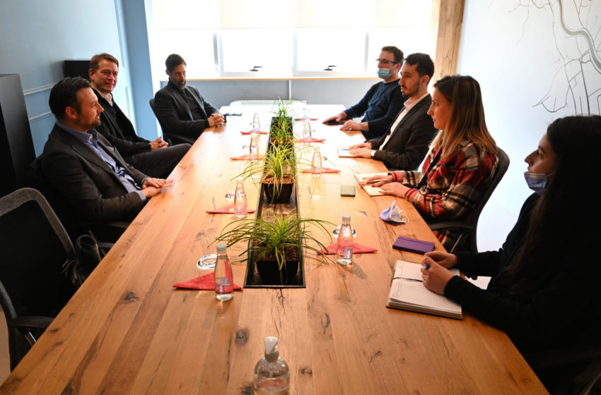  Kryetari Rahimaj pret në takim investitorët zviceranë, diskutojnë për mundësitë e bashkpunimit