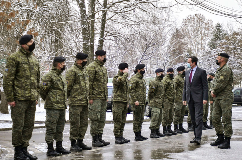  Gjilan: Kryeministri Albin Kurti vizitoi regjimentin e parë të Forcave Tokësore të FSK-së