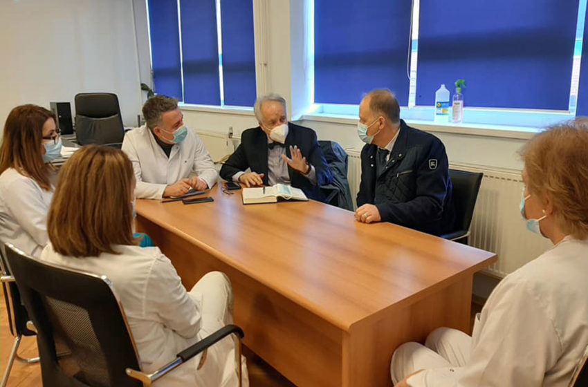  Ministri i Shëndetësisë Rifat Latifi vizitoi Klinikën Infektive në QKUK