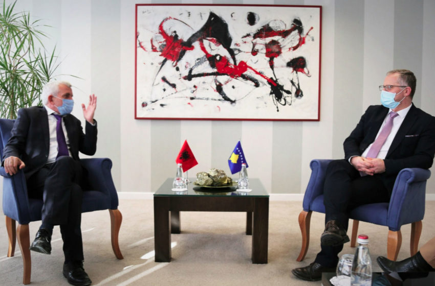  Biseduan rreth marrëveshjeve mes Kosovës dhe Shqipërisë të nënshkruara në mbledhjen e përbashkët vjetore të dy qeverive