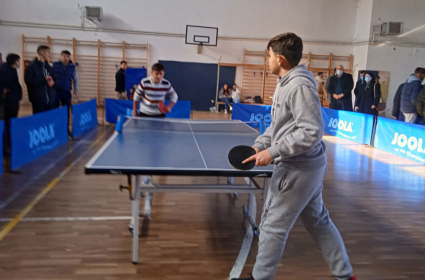  Në Viti po mbahen garat komunale në sportin e Ping-Pongut në mes të nxënëseve të shkollave fillore dhe të mesme të lartë