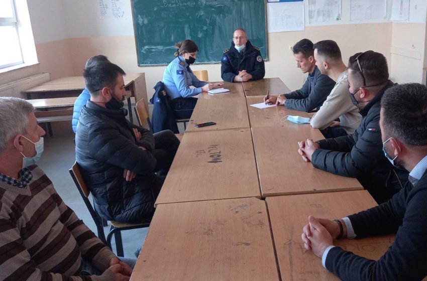  Policia mbanë takim me Këshillin Lokal për Siguri Publike (KLSP) në fshatin Pogragjë