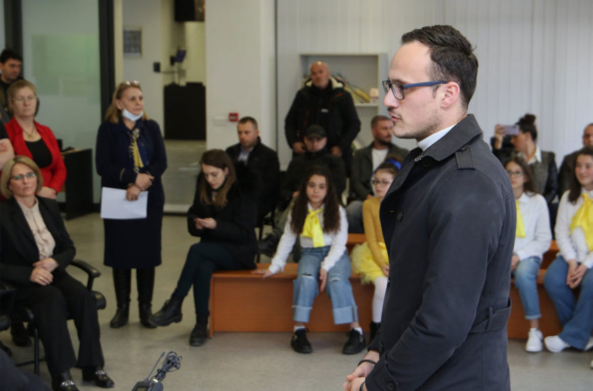  Kryetari i Gjilanit, Alban Hyseni, ndan mirënjohje për lexuesit më të dalluar në Bibliotekën “Fan S. Noli”
