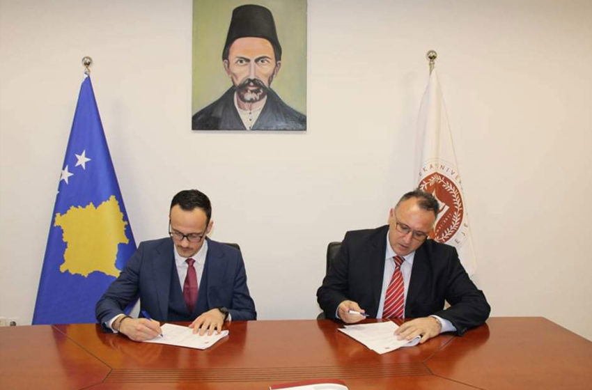  Kryetari i Gjilanit nënshkruan marrëveshje bashkëpunimi me Universitetin e Pejës dhe Kolegjin AAB