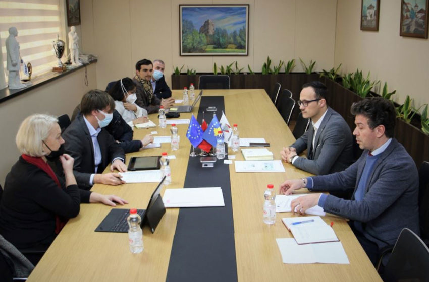  Kryetari i Gjilanit, Alban Hyseni takoi përfaqësuesit e GIZ-it për menaxhimin efikas të mbeturinave